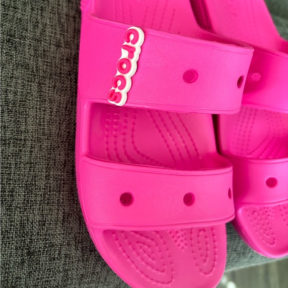 Size 8 Unisex Crocs Classic Sandal. Great condition - Picture 5 of 5